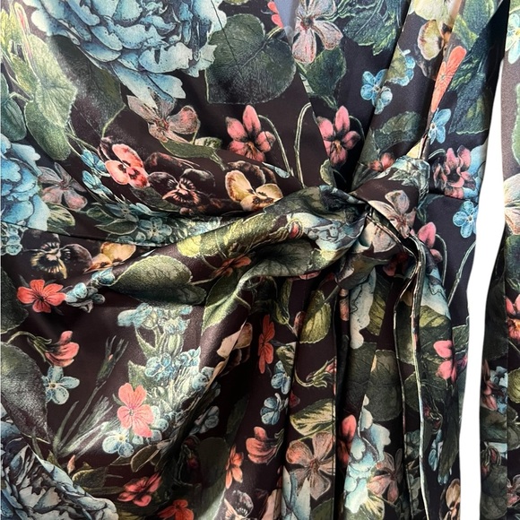 Badgley Mischka Navy Floral Wrap Top, Like New! Size SMALL! - Picture 7 of 12